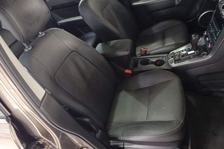 Used Chevrolet Captiva 2015 2.4L 4x4 Flagship Edition 7-Seater