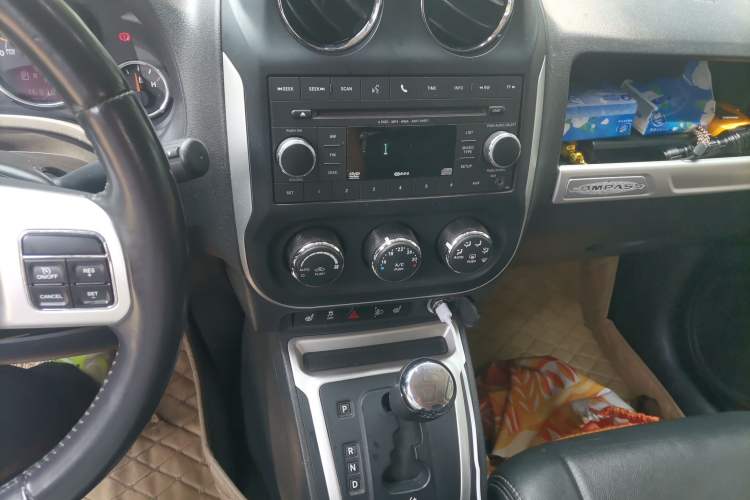 Used Jeep Compass 2014 2.4L four-wheel drive luxury version
