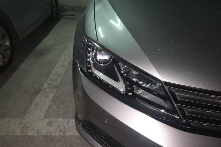 Used Volkswagen Sagitar 2017 230TSI Automatic Luxury Edition
