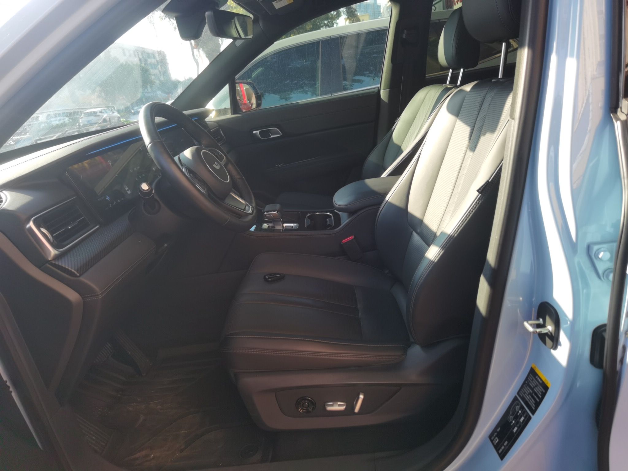 المقاعد الأمامية داخل السيارة