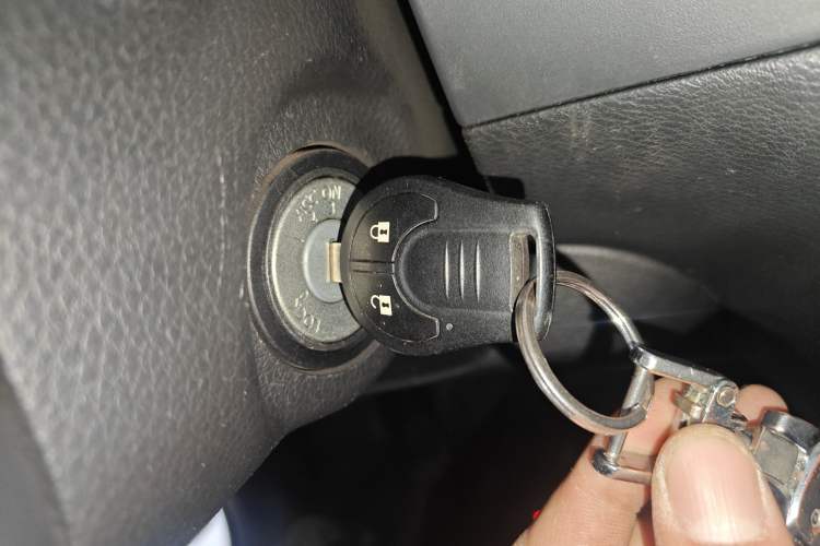 Used Nissan Navara 2017 2.5L Automatic 2WD Luxury Edition QR25