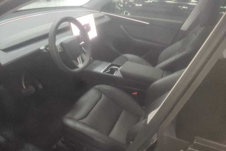 Used Tesla Model Y 2025 Rear-Wheel-Drive Version