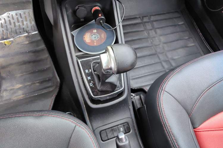 Used Haval H1 2016 Revised Version Blue Badge 1.5L AMT Standard Edition Gear Lever