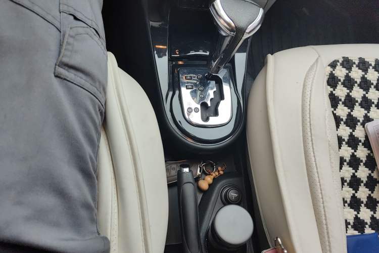 Used Citroen C-Quatre 2013 Hatchback 1.6L Automatic LeShang Model Gear Lever