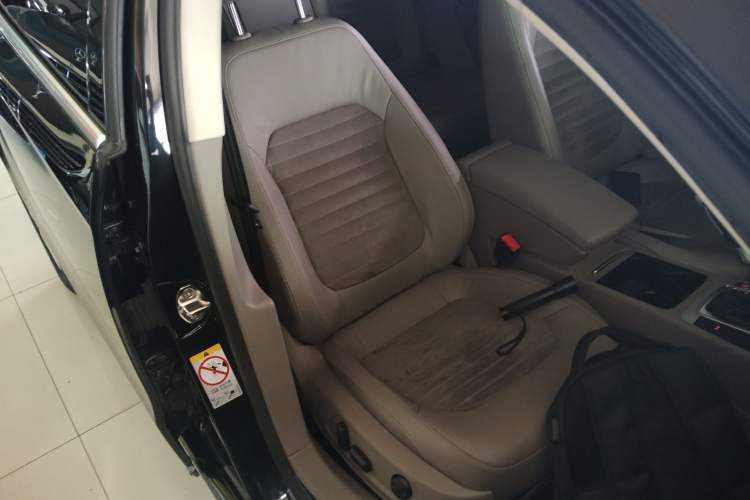 Used Volkswagen Magotan 2015 Facelift 1.8TSI Luxury Model Right Front Seat