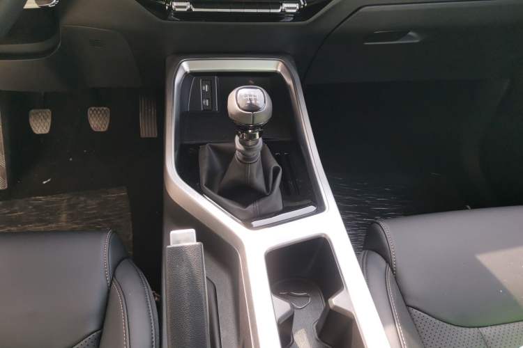 Used Wuling Jiachen 2022 1.5L Manual Comfort Edition
