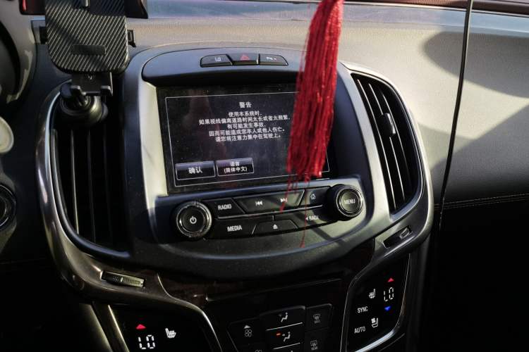 Used Buick LaCrosse 2014 2.0T SIDI Smart Luxury Flagship Edition Audio And AC Panel