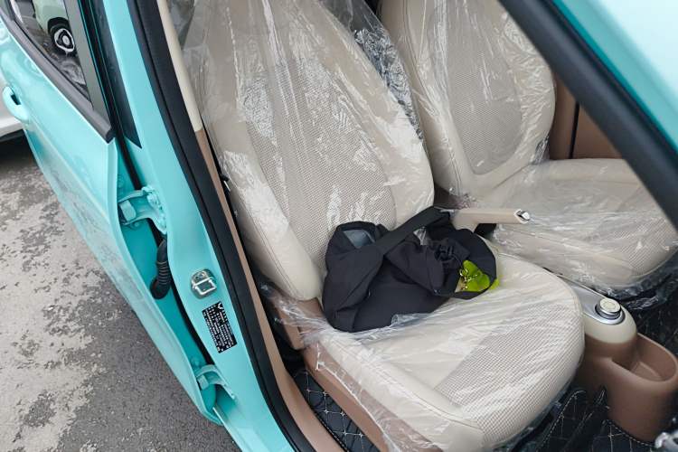 Used Wuling Hongguang MINIEV 2025 Four-Door Version Advanced Edition Right Front Seat