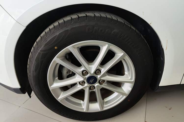 Used Ford Focus 2017 Sedan 1.6L Manual Fashion Edition Smart Drive Version Left Front Wheel Hub