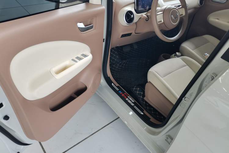 Used Wuling Hongguang MINIEV 2025 Four-Door Version Advanced Edition Driver Seat