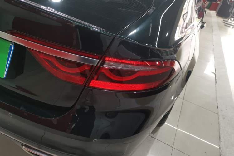 Used Jaguar XFL 2024 2.0T P250 Two-Wheel Drive Prestige Luxury Edition Right Rear Taillight