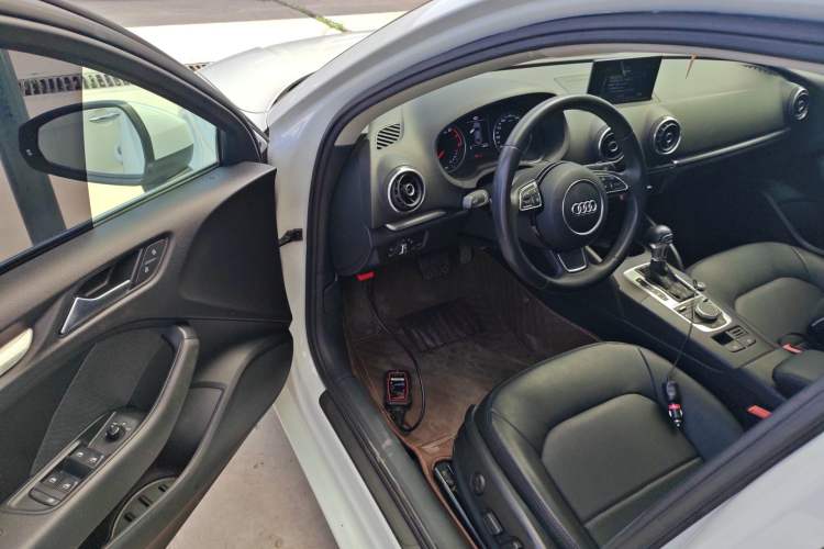 Used Audi A3 2016 Limousine 35 TFSI Prestige Edition Driver Seat