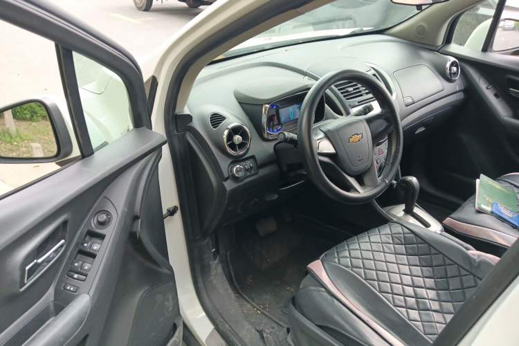 Used Chevrolet Trax 2016 1.4T Automatic Two-Wheel Drive Comfort Version with Sunroof Driver Seat