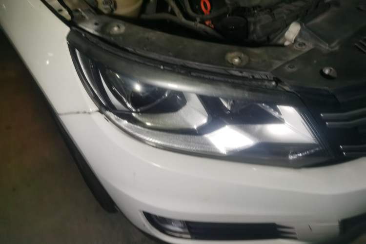 Used Volkswagen Tiguan 2013 1.8 TSI Automatic Two-Wheel Drive Comfort Edition Right Front Headlight