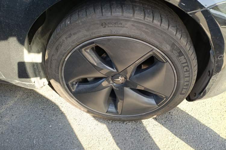 Used Tesla Model 3 2019 Long-Range Rear-Wheel-Drive Version
