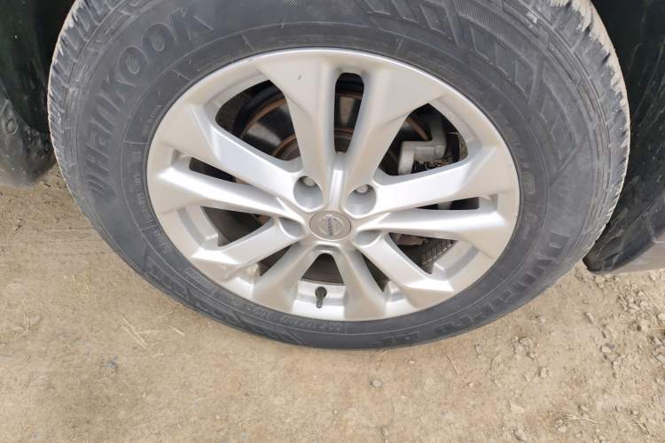 Used Nissan X-Trail 2014 2.0L CVT Comfort Edition 2WD Right Front Wheel Hub