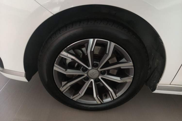 Used BYD Song MAX 2021 Upgraded Model 1.5T Automatic Luxury 6-Seater Left Front Wheel Hub