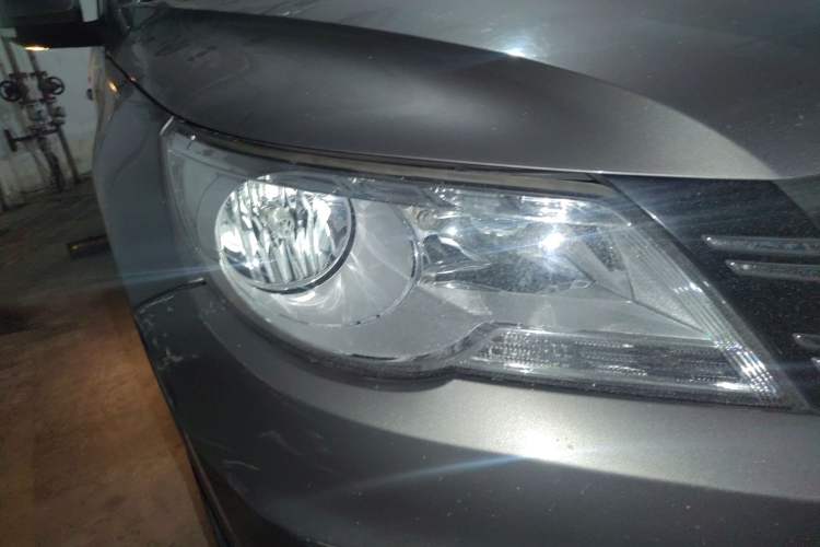 Used Volkswagen Tiguan 2010 2.0 TSI Automatic All-Wheel-Drive Elite Edition Right Front Headlight