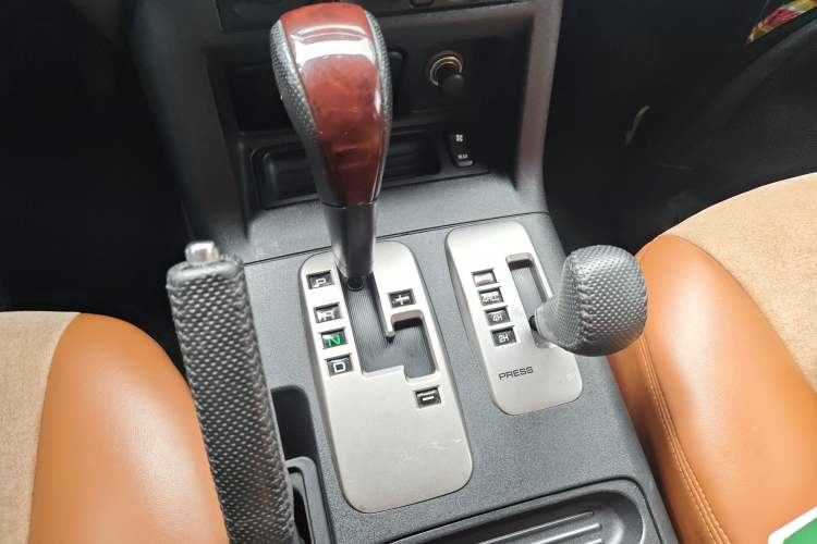 Used Mitsubishi Pajero 2011 V73 3.0L AT GLX
