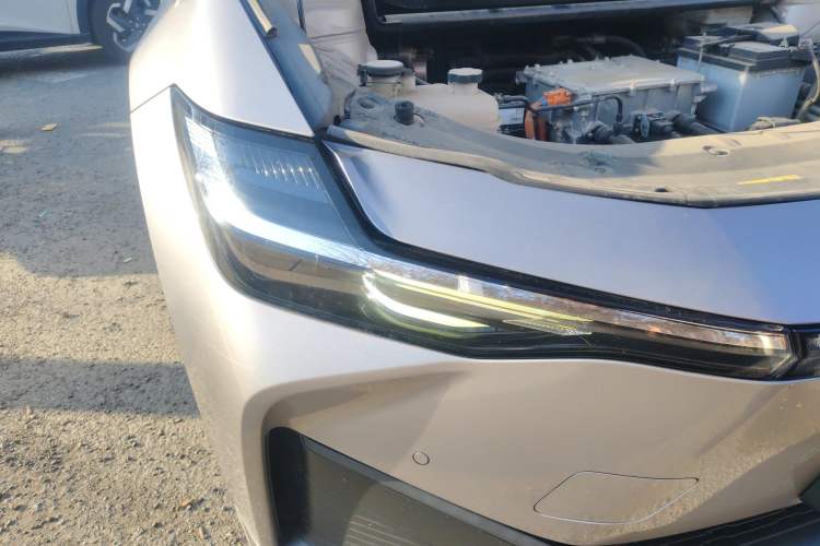 Used Toyota bZ3 2023 517 km Elite PRO Right Front Headlight