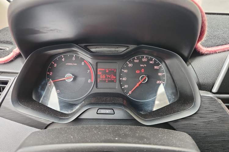 Used Baojun 310 2016 1.2L manual Comfort trim level

