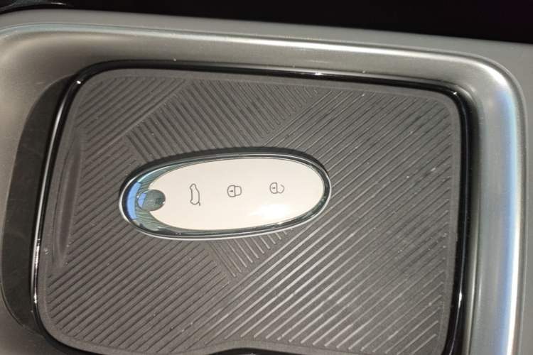 Used Dongfeng NAMMI 01 2024 New Edition 330 Air Vehicle Key