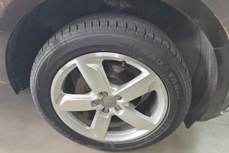 Used Audi Q5 2017 Plus 40 TFSI Ambition Model Right Front Wheel Hub