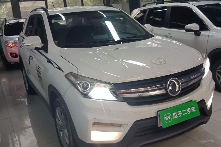 Used Dongfeng Fengon S560 2018 1.8L CVT Elite Model 5 Seats Front Right 45 Deg