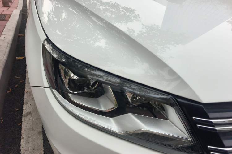 Used Volkswagen Tiguan 2015 1.8TSI Automatic Two-Wheel Drive Trend Edition Right Front Headlight