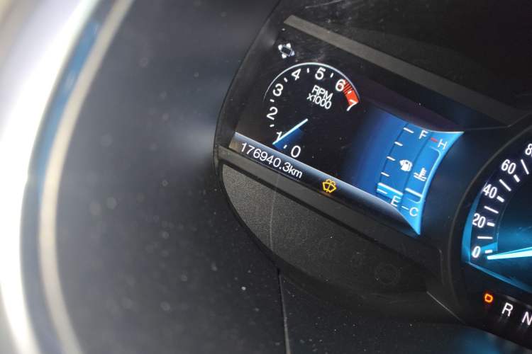 Used Ford Edge 2015 2.0T GTDi Two-Wheel-Drive High-Line Version