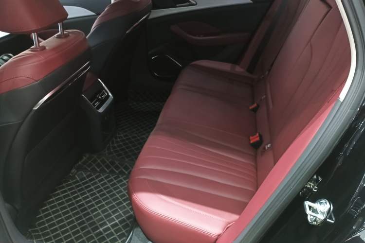 Used Hongqi H5 2025 2.0T Automatic Flag Edition – 500 000 Units Commemorative Version