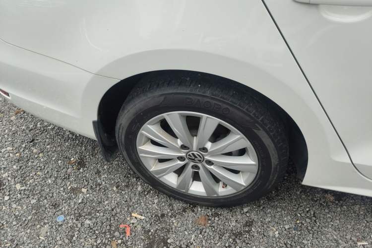 Used Volkswagen Sagitar 2014 Revised Version 1.4TSI Automatic Luxury Edition Right Rear Wheel Hub