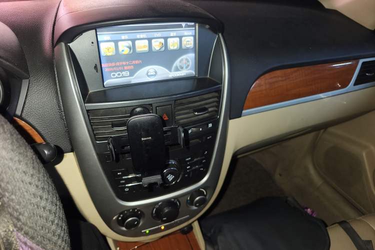 Used Buick Excelle 2013 1.5L Manual Luxury Model Audio And AC Panel