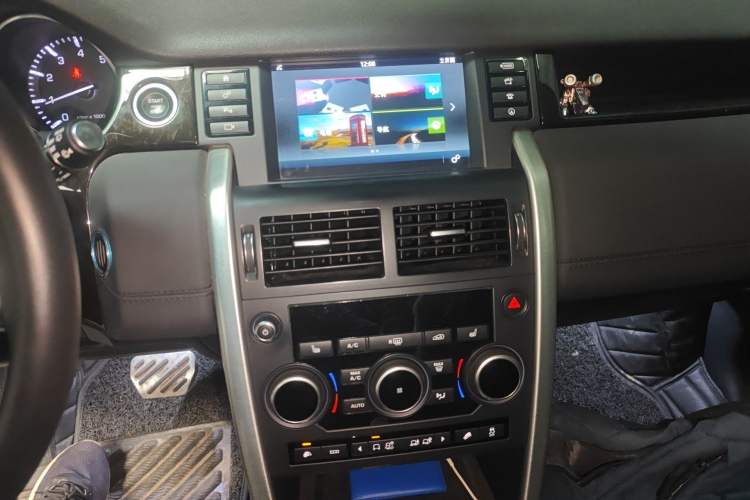 Used Land Rover Discovery Sport 2016 2.0T HSE Audio And AC Panel