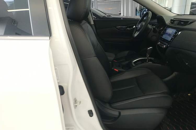 Used Nissan X-Trail 2023 Classic 2.0L Two-Wheel Drive Smart Connect & Comfort Edition