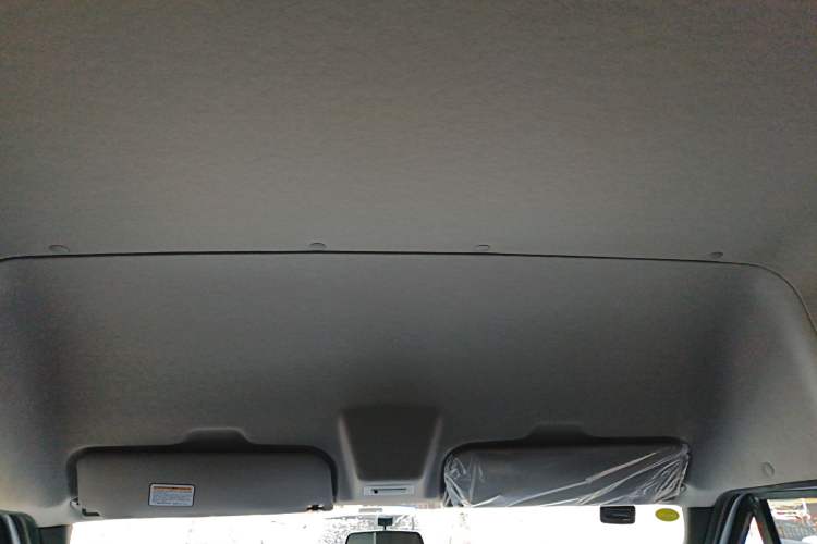 Used JMC Fushun 2025 2.0T 8AT Diesel Short-Wheelbase Mid-Top Commercial Multi-Purpose Passenger Vehicle with 5/6 Seats
