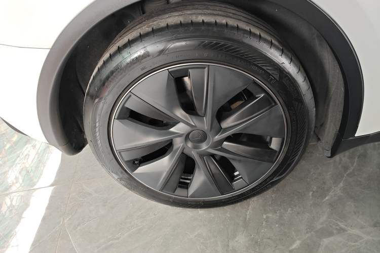 Used Tesla Model Y 2024 Rear-Wheel-Drive Version Right Rear Wheel Hub
