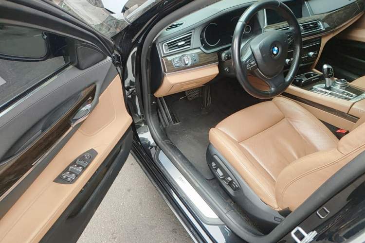 Used BMW 7 Series 2013 730Li Luxury Model
