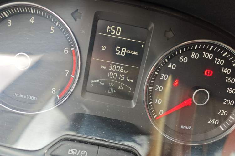 Used Volkswagen Lavida 2013 1.4TSI Manual Comfort Edition Odometer Close Up