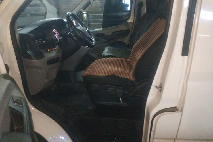 Used SAIC MAXUS Xintu V90 2024 ZhiJie 2.0T Automatic Front-Wheel-Drive Short Wheelbase Mid-Height Design with Single Rear Tire—5/6 Seater