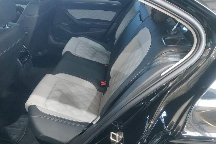 Used Volkswagen Magotan 2025 Revised Version Zhongxiang Edition 280TSI DSG Luxury Trim