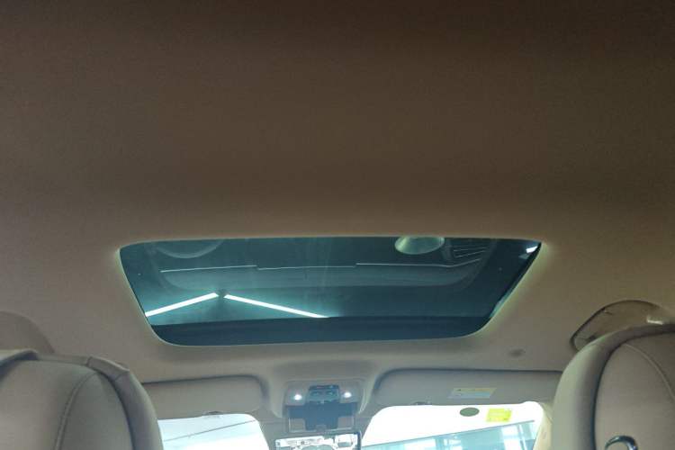 Used Denza D9 2025 DM-i Intelligent Drive 1020 Four-Wheel Drive Prestige Model
