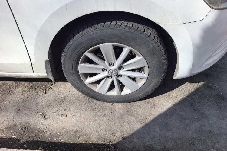 Used Volkswagen Jetta 2015 Value Edition 1.6L Manual Fashionable Style
