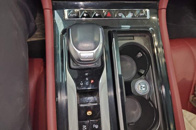 Used Hongqi H5 2023 2.0T Automatic Smart Connect Flagship Edition Gear Lever