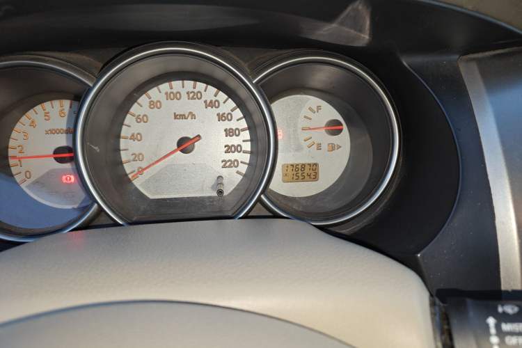 Used Nissan Livina 2010 Jingyue Edition 1.6L Manual All-Around Model Odometer Close Up
