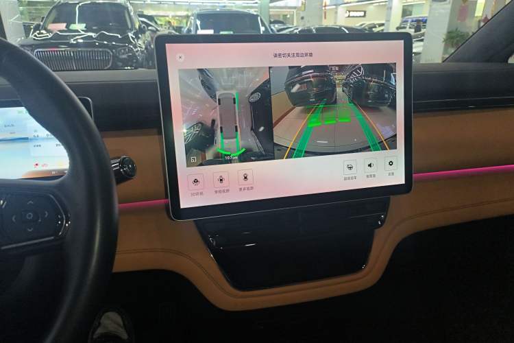 Used Geely Galaxy LEVC L380 2024 140-Degree 6-Seater All-Wheel-Drive Ultra