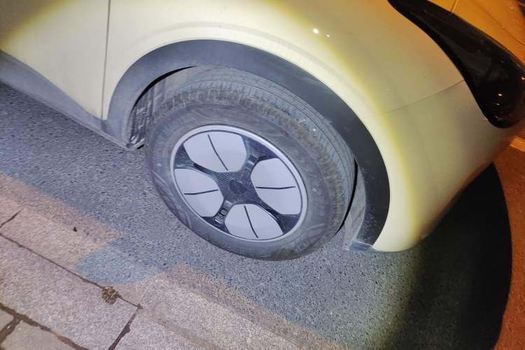 Used Geely Galaxy Geome 2025 310km Youth Edition Right Front Wheel Hub