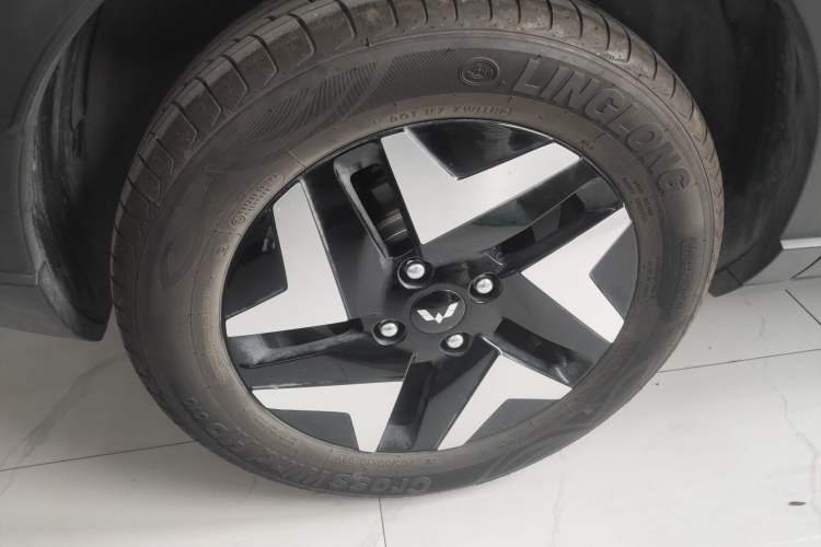 Used Wuling Bingo S 2025 Model 430km Flagship Edition Right Rear Wheel Hub