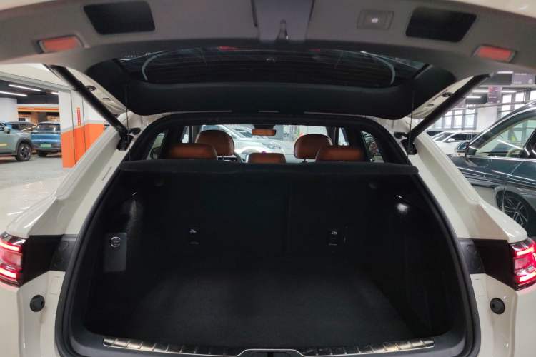 Used Hima AITO M5 2025 Extended-Range Ultra All-Wheel-Drive Version Trunk