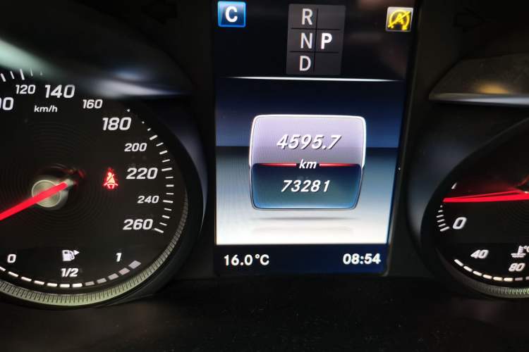 Used Mercedes-Benz GLC 2019 GLC 200 L 4MATIC Odometer Close Up